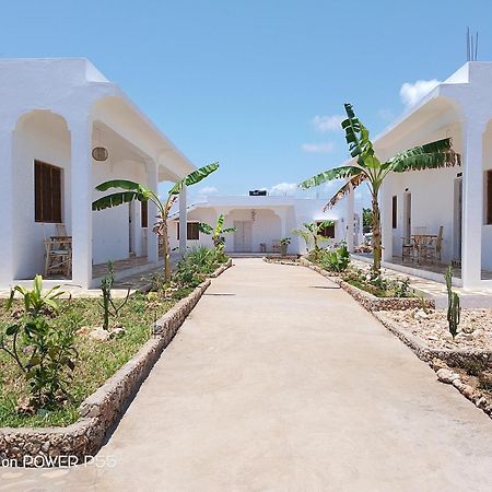 Red Land House Bed & Breakfast Watamu Bagian luar foto