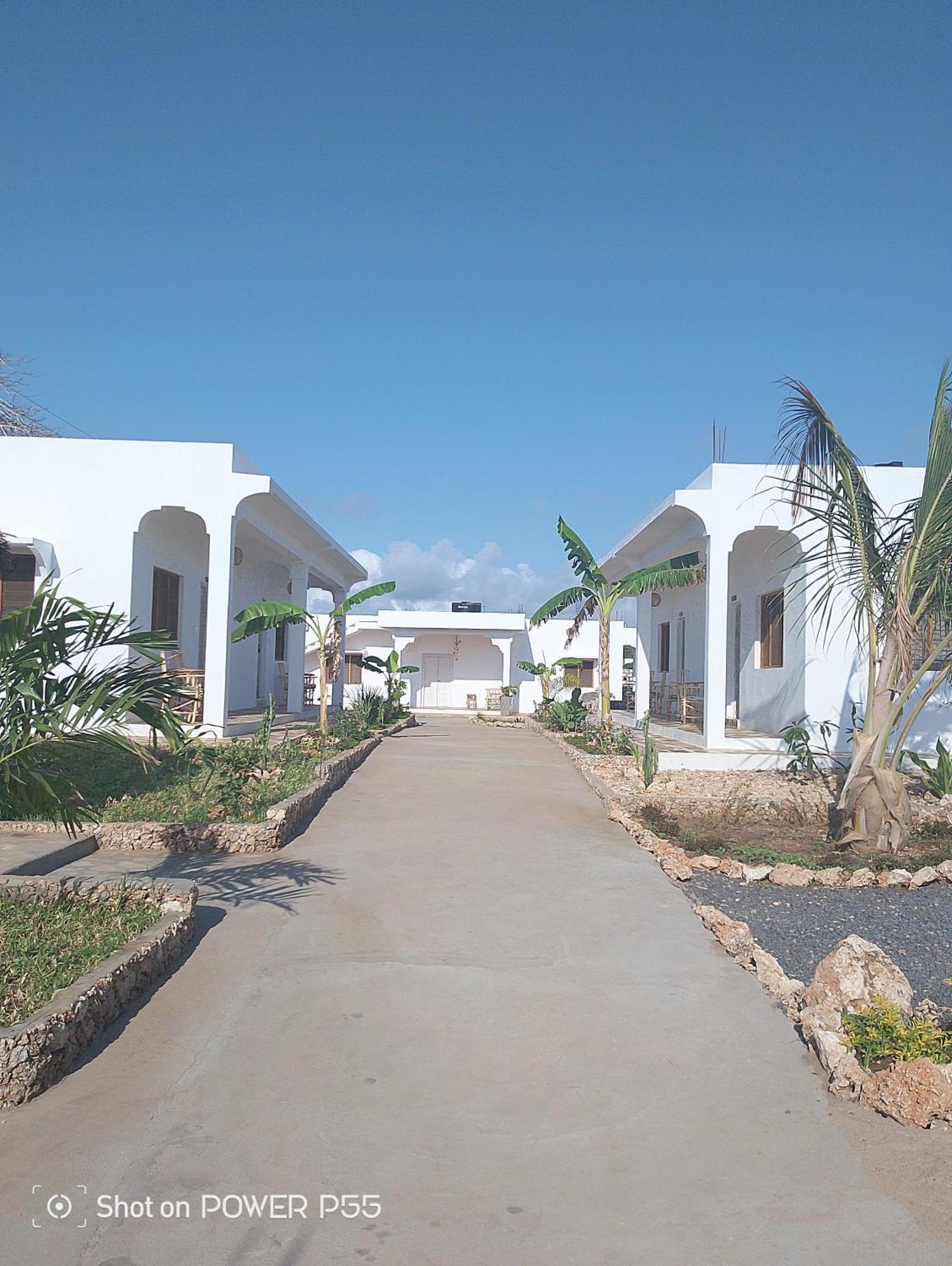 Red Land House Bed & Breakfast Watamu Bagian luar foto