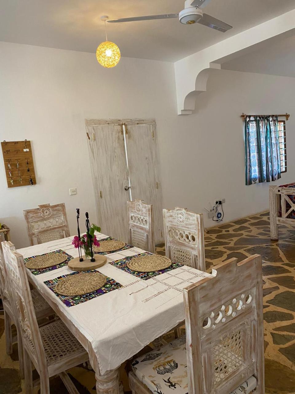 Red Land House Bed & Breakfast Watamu Bagian luar foto