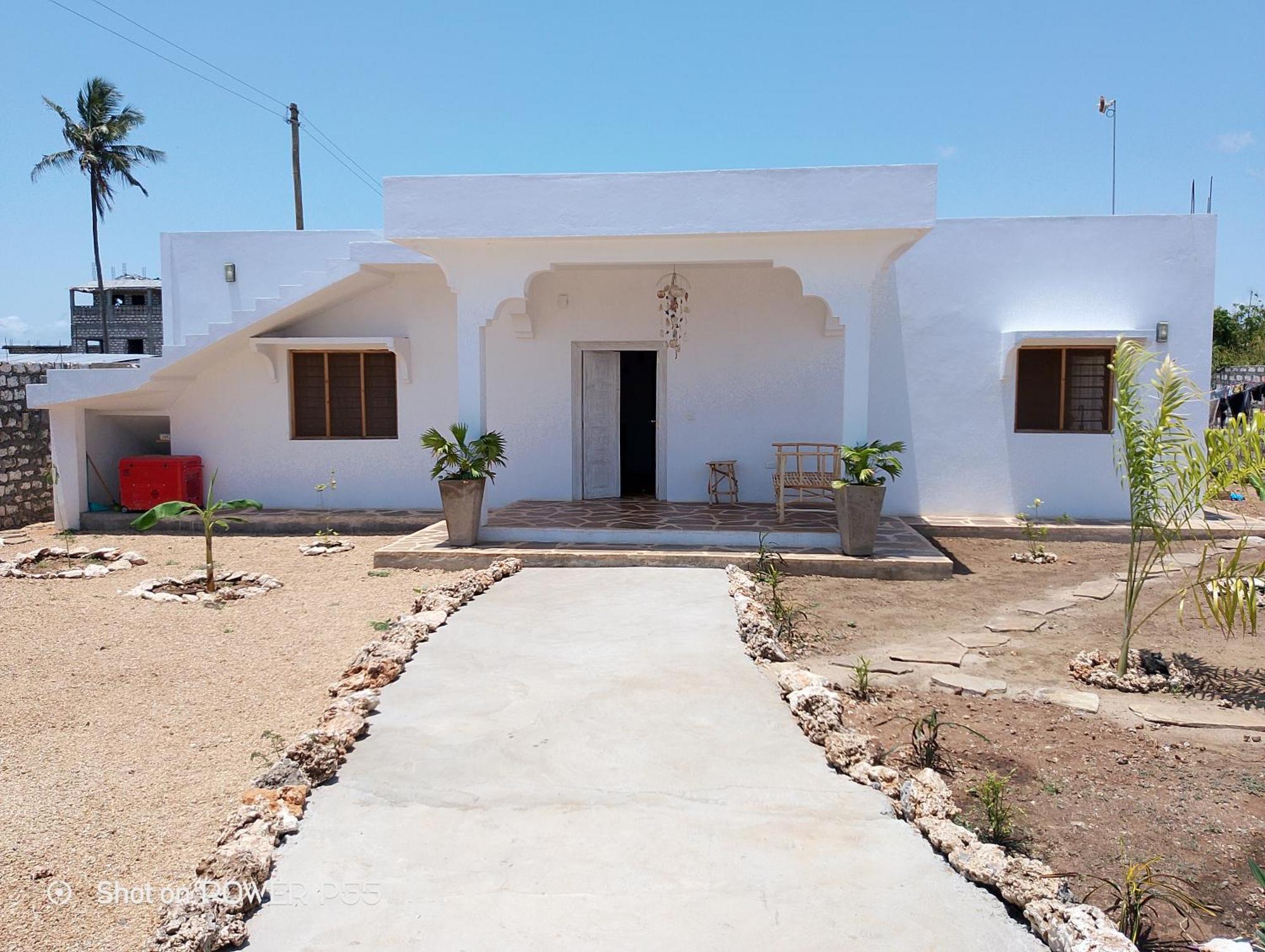 Red Land House Bed & Breakfast Watamu Bagian luar foto