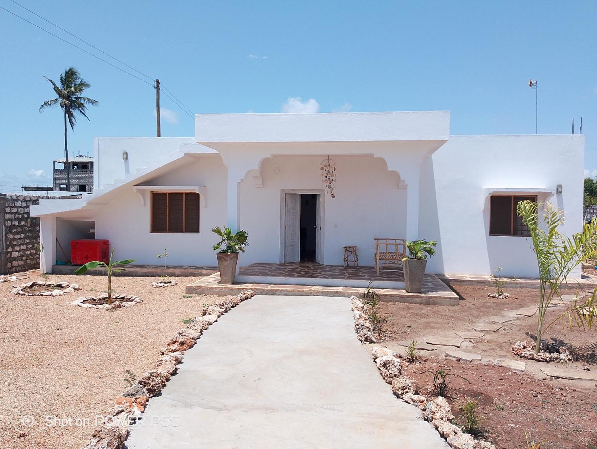 Red Land House Bed & Breakfast Watamu Bagian luar foto